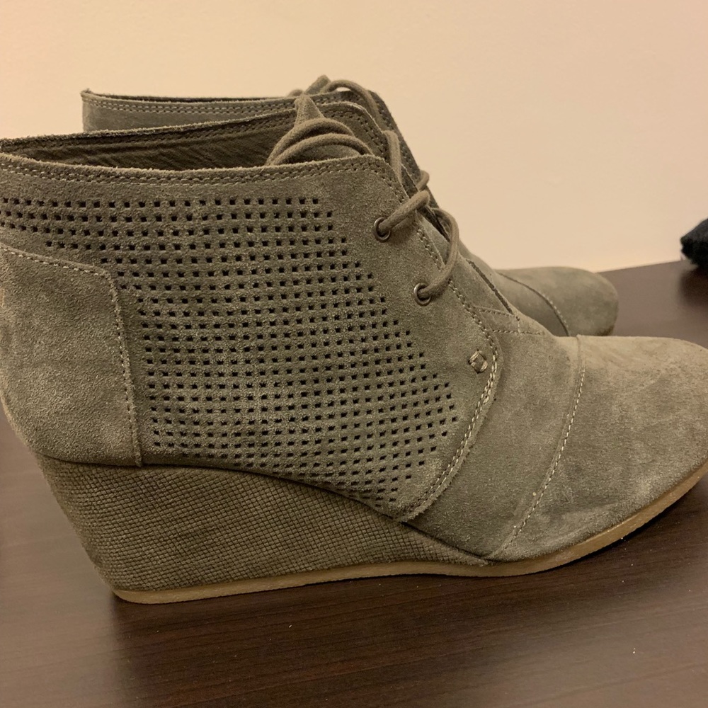 Olive Green Toms
